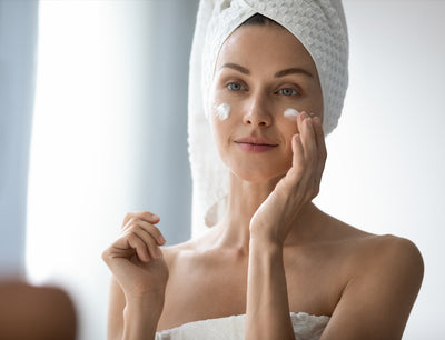 12 krämer, geler och rengöringsmedel som du behöver för att förbättra din hud