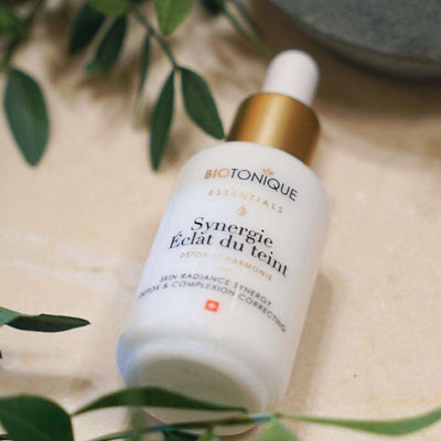 BIOTONIQUE Complexion Brightness Synergy smoothing serum for a brightening face reducing dark spots