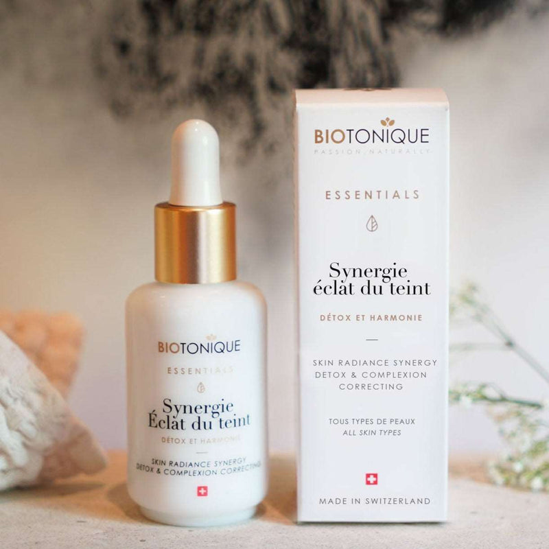 BIOTONIQUE Complexion Brightness Synergy smoothing serum for a brightening face reducing dark spots